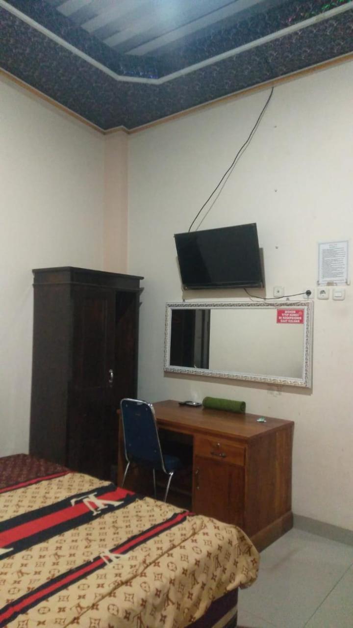 Motel Wisma Reza Palopo Exterior foto